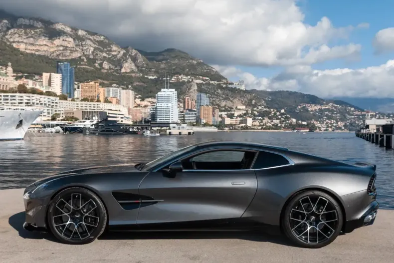 Aston Martin Vanquish din 2025 cu 3.000 km - oferta AST163304 - foto 3