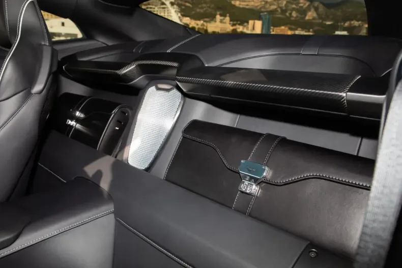 Aston Martin Vanquish din 2025 cu 3.000 km - oferta AST163304 - foto 7