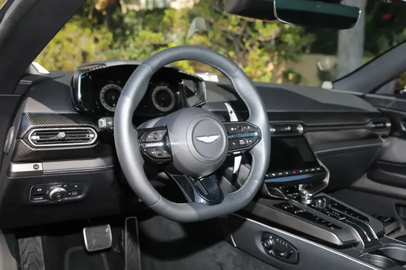 Aston Martin Vanquish din 2025 cu 3.000 km - oferta AST163304 - foto 9