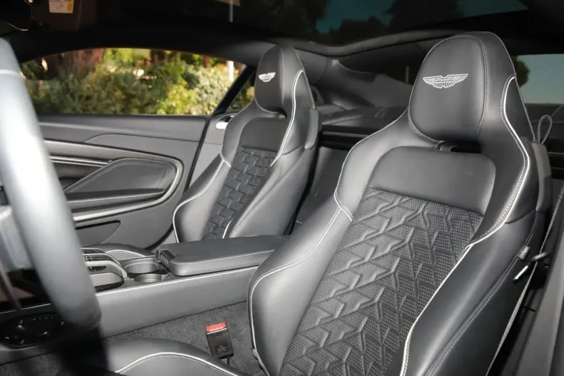 Aston Martin Vanquish din 2025 cu 3.000 km - oferta AST163304 - foto 10