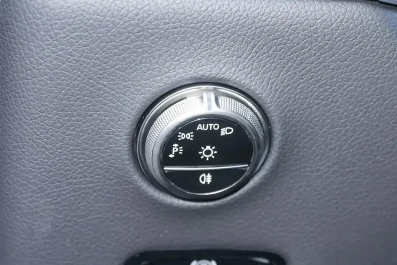 Mercedes-Benz GLC 200 din 2025 cu 5.461 km - oferta MER163345 - foto 13