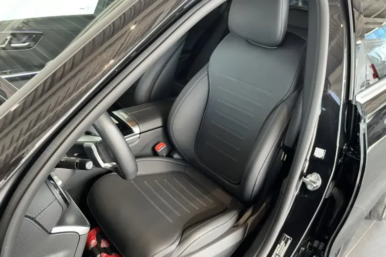 Mercedes-Benz C 300 din 2024 cu 6.886 km - oferta MER163350 - foto 18