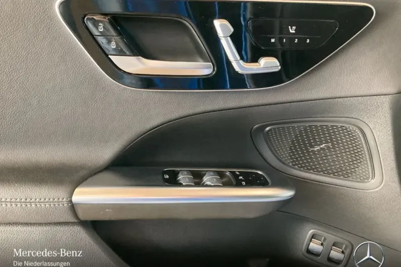 Mercedes-Benz C 300 din 2024 cu 3.630 km - oferta MER163351 - foto 13