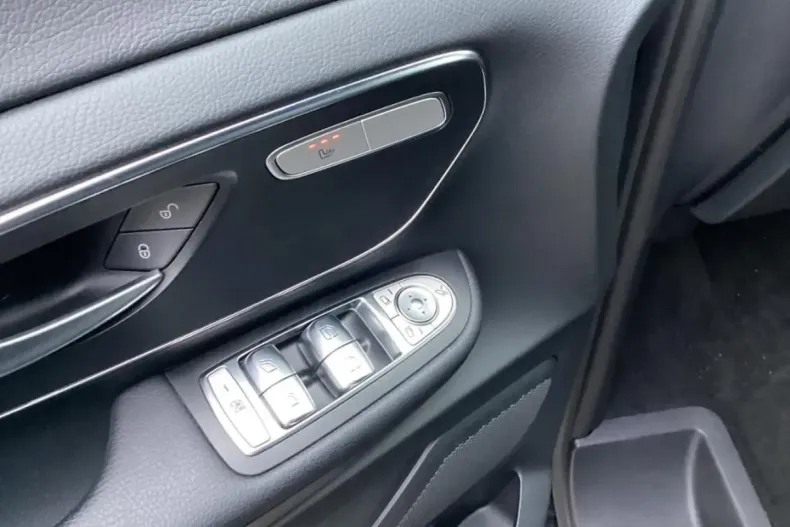 Mercedes-Benz V 300 din 2021 cu 77.303 km - oferta MER163362 - foto 18