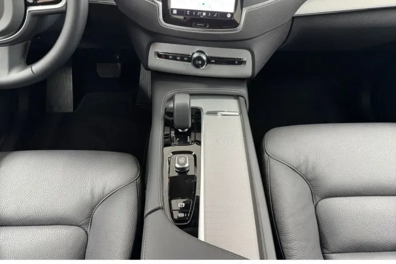 Volvo XC90 din 2024 cu 23.224 km - oferta VOL163364 - foto 9