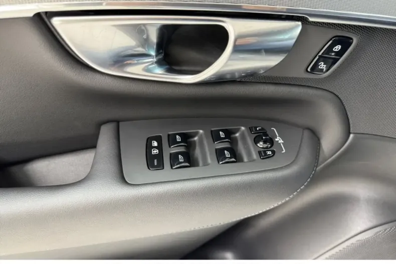 Volvo XC90 din 2024 cu 23.224 km - oferta VOL163364 - foto 12