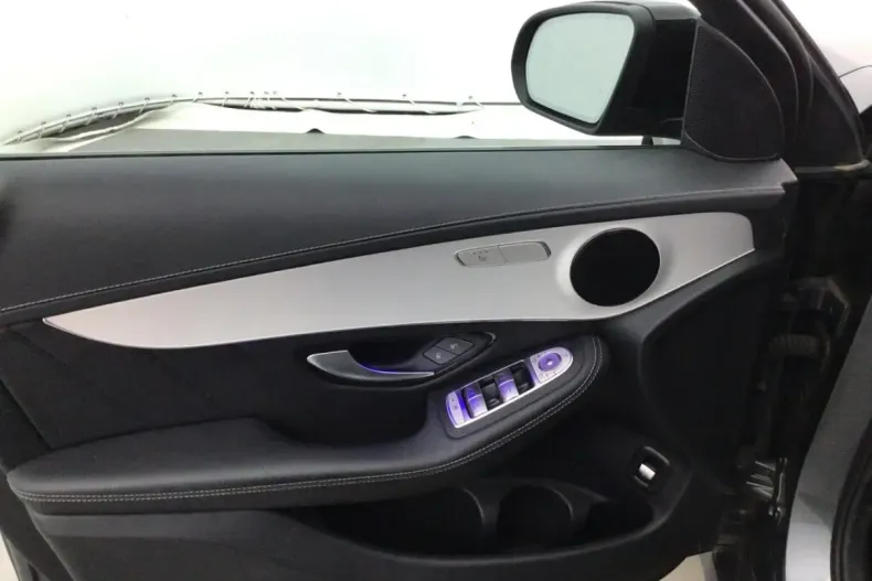 Mercedes-Benz GLC 220 din 2021 cu 111.500 km - oferta MER163375 - foto 9