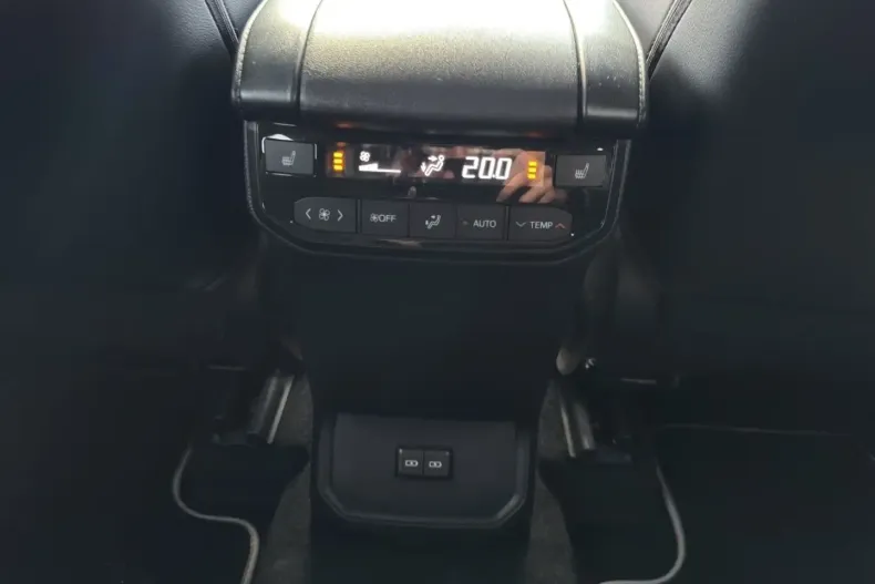 Toyota Highlander din 2024 cu 27.030 km - oferta TOY163380 - foto 22