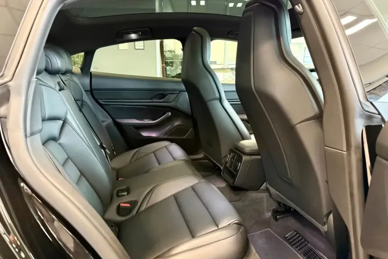 Porsche Taycan din 2023 cu 26.189 km - oferta POR163457 - foto 12