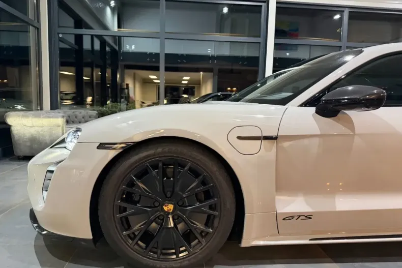 Porsche Taycan din 2023 cu 34.000 km - oferta POR163458 - foto 16