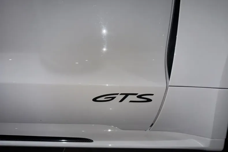 Porsche Taycan din 2023 cu 34.000 km - oferta POR163458 - foto 17