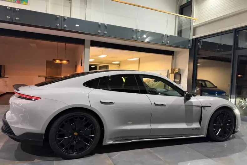 Porsche Taycan din 2023 cu 34.000 km - oferta POR163458 - foto 30