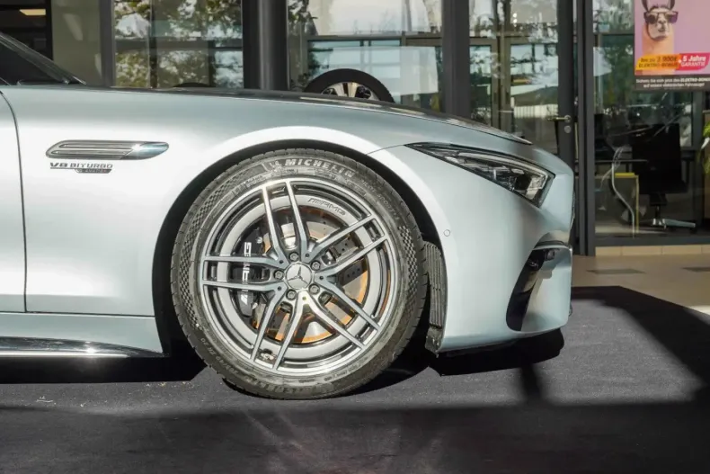 Mercedes-Benz SL 63 AMG din 2023 cu 4.224 km - oferta MER163469 - foto 1