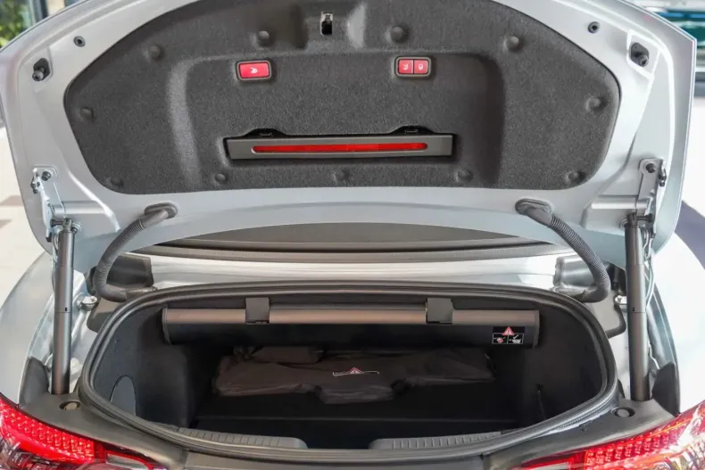 Mercedes-Benz SL 63 AMG din 2023 cu 4.224 km - oferta MER163469 - foto 4