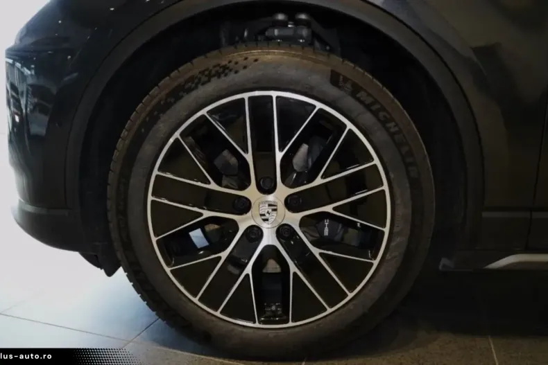 Porsche Macan din 2025 cu 4.500 km - oferta POR163483 - foto 4