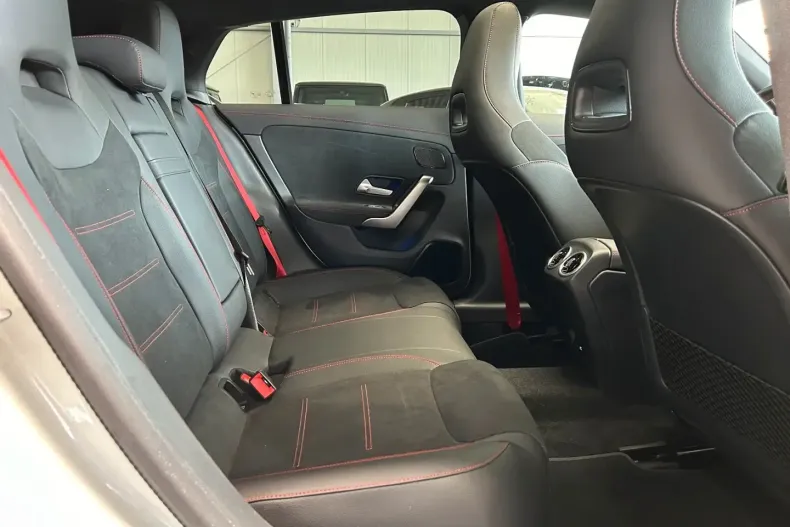 Mercedes-Benz CLA 35 AMG Shooting Brake din 2023 cu 24.993 km - oferta MER163500 - foto 16