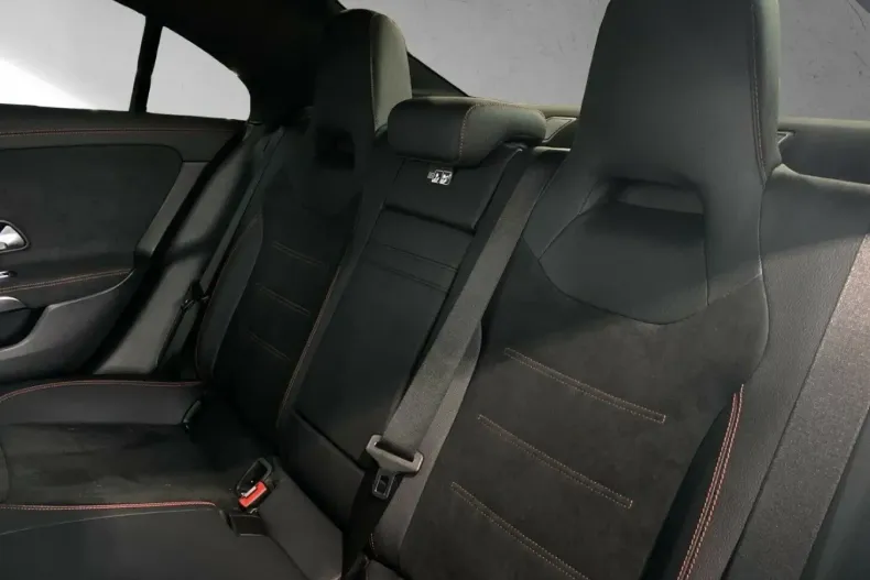 Mercedes-Benz CLA 250 din 2024 cu 13.170 km - oferta MER163516 - foto 9