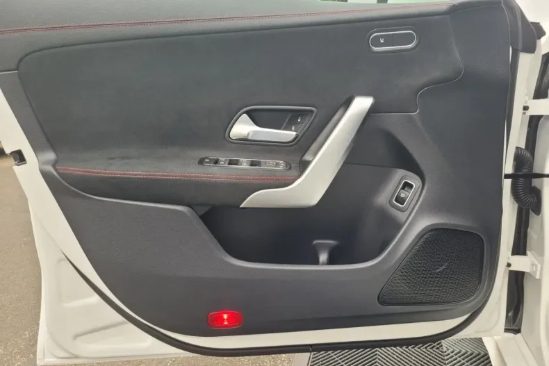 Mercedes-Benz CLA 250 din 2024 cu 7.237 km - oferta MER163517 - foto 13