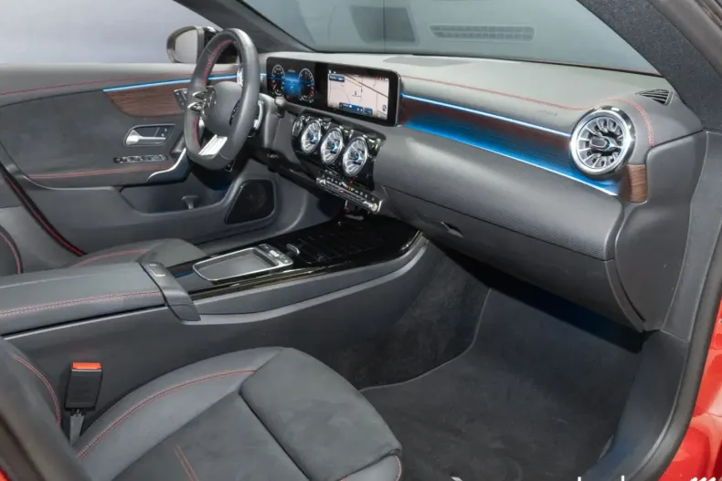 Mercedes-Benz CLA 250 din 2025 cu 11.054 km - oferta MER163518 - foto 16