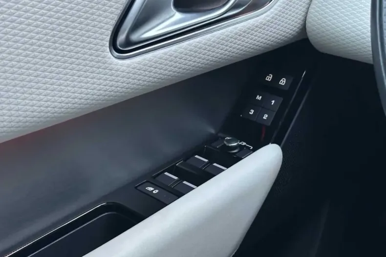 Land Rover Range Rover Velar din 2022 cu 98.500 km - oferta LAN163524 - foto 8