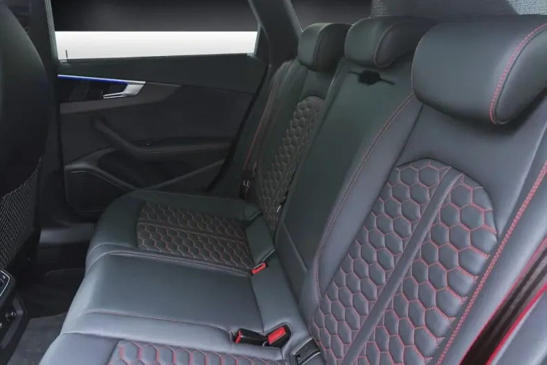 Audi RS4 din 2025 cu 3.390 km - oferta AUD163536 - foto 17