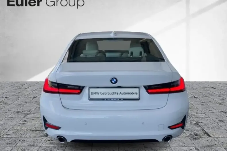 BMW 320 din 2022 cu 42.656 km - oferta BMW163548 - foto 4