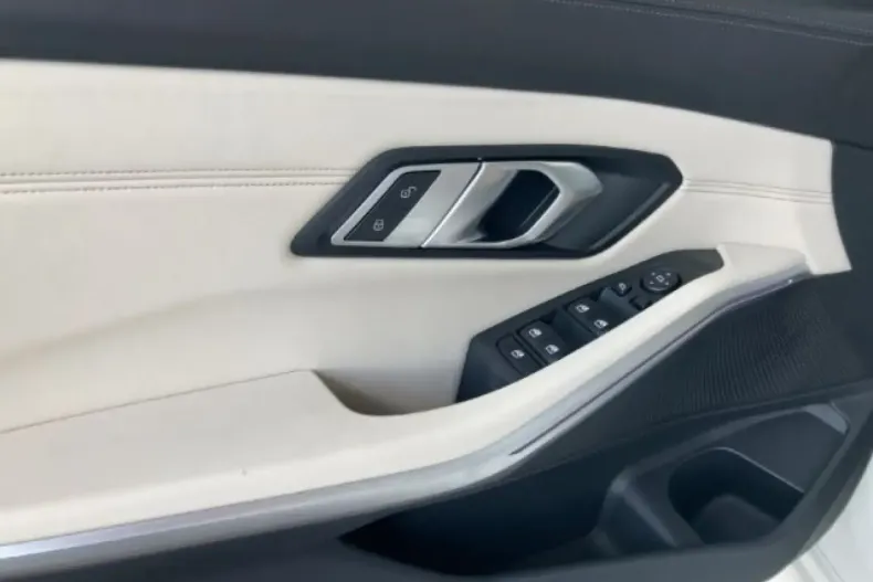 BMW 320 din 2022 cu 42.656 km - oferta BMW163548 - foto 10