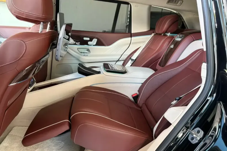 Mercedes-Benz GLS 600 din 2022 cu 90 km - oferta MER163575 - foto 18