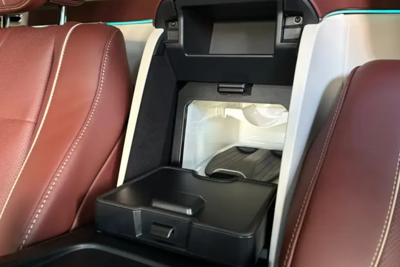 Mercedes-Benz GLS 600 din 2022 cu 90 km - oferta MER163575 - foto 19