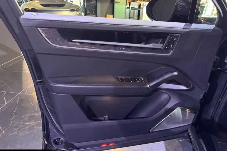 Porsche Cayenne din 2024 cu 17.683 km - oferta POR163585 - foto 27