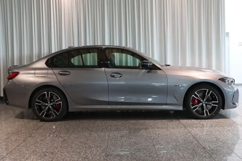 BMW 330 din 2023 cu 42.093 km - oferta BMW163589 - foto 2