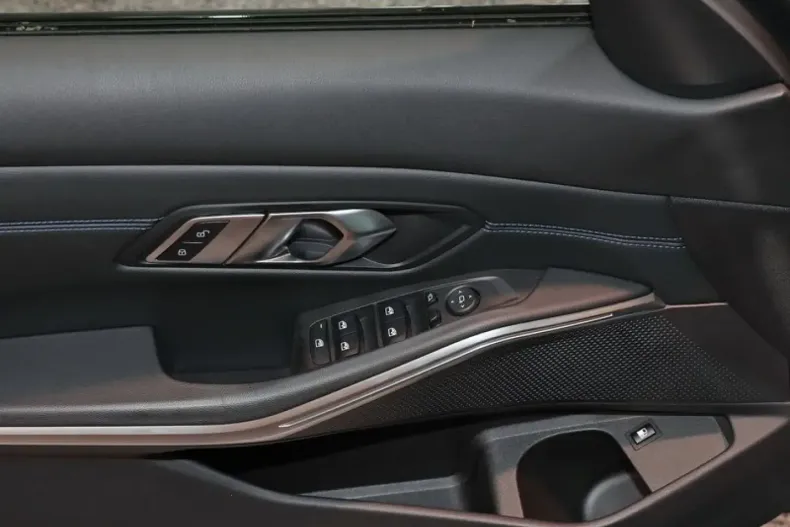 BMW 330 din 2023 cu 42.093 km - oferta BMW163589 - foto 9