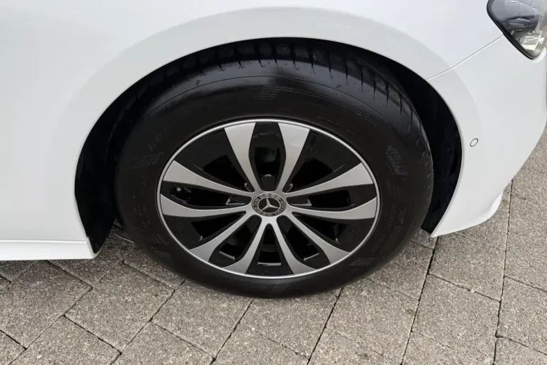 Mercedes-Benz E 200 din 2024 cu 19.729 km - oferta MER163608 - foto 9