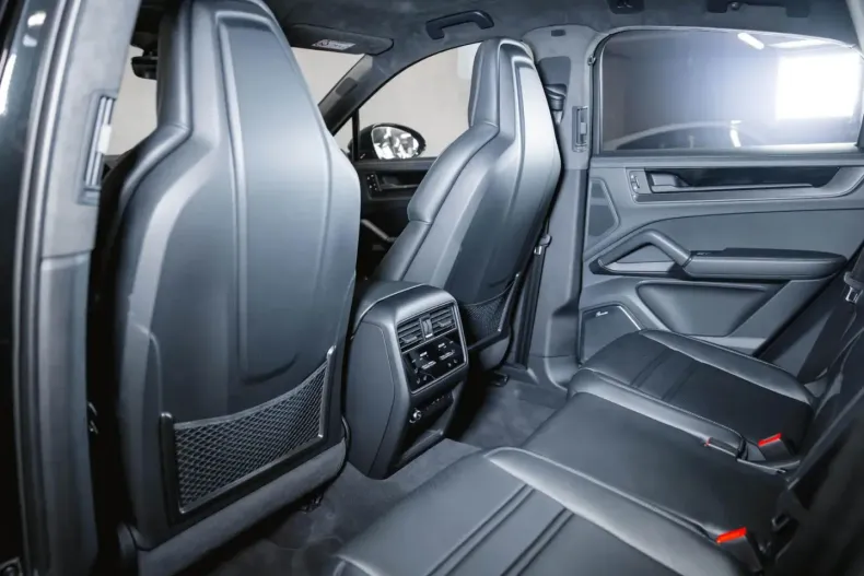 Porsche Cayenne din 2024 cu 10.900 km - oferta POR163677 - foto 23