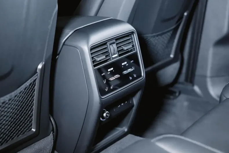 Porsche Cayenne din 2024 cu 10.900 km - oferta POR163677 - foto 46