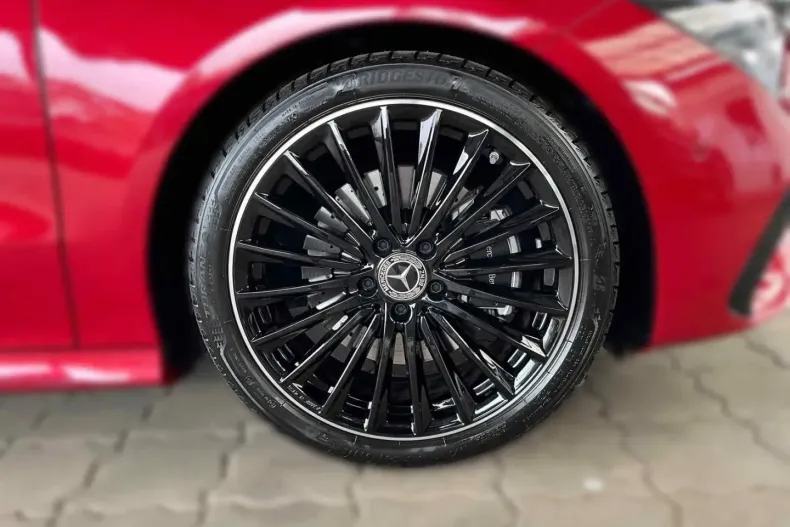 Mercedes-Benz CLA 220 din 2024 cu 4.582 km - oferta MER163682 - foto 6