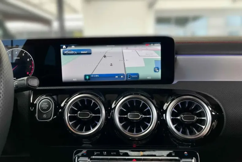 Mercedes-Benz CLA 220 din 2024 cu 4.582 km - oferta MER163682 - foto 12