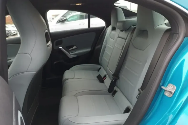 Mercedes-Benz CLA 220 din 2024 cu 7.328 km - oferta MER163696 - foto 11