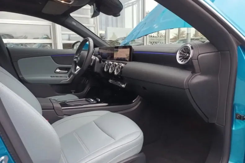 Mercedes-Benz CLA 220 din 2024 cu 7.328 km - oferta MER163696 - foto 17