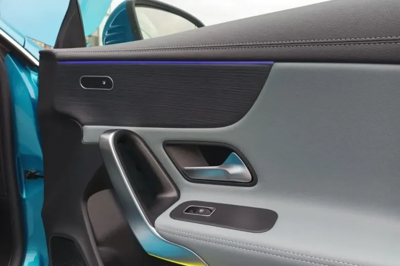 Mercedes-Benz CLA 220 din 2024 cu 7.328 km - oferta MER163696 - foto 18