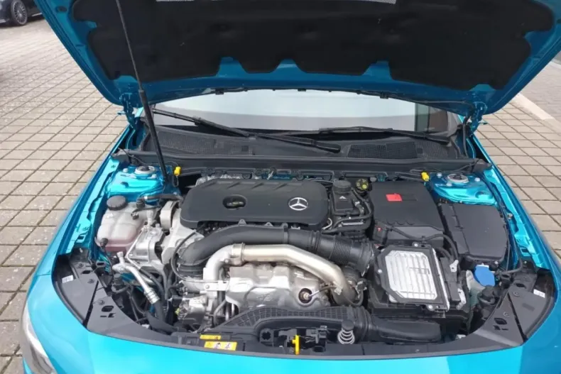 Mercedes-Benz CLA 220 din 2024 cu 7.328 km - oferta MER163696 - foto 19