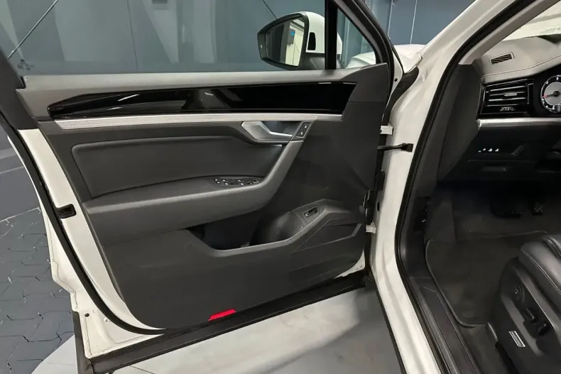 Volkswagen Touareg din 2021 cu 75.000 km - oferta VOL163701 - foto 13