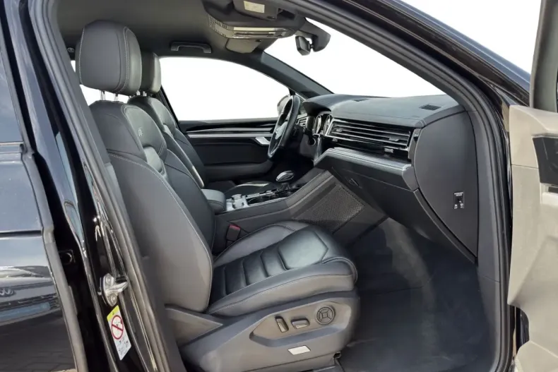 Volkswagen Touareg din 2020 cu 35.805 km - oferta VOL163714 - foto 3