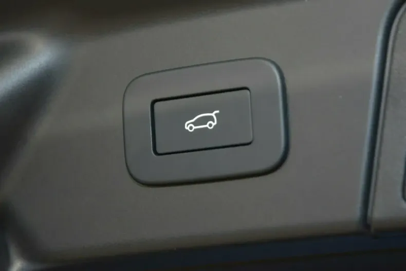 Land Rover Range Rover Velar din 2024 cu 6.800 km - oferta LAN163725 - foto 11