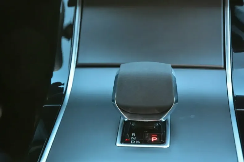 Land Rover Range Rover Velar din 2024 cu 6.800 km - oferta LAN163725 - foto 13