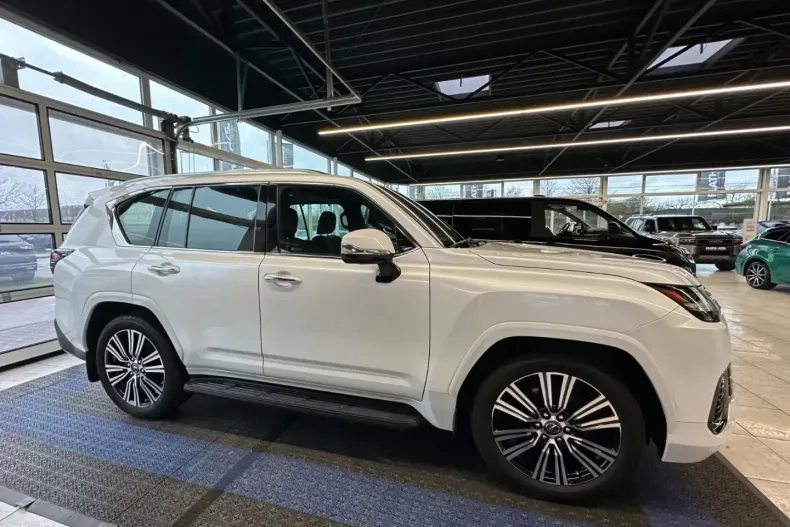 Lexus LX 500 din 2024 cu 1.350 km - oferta LEX163726 - foto 4