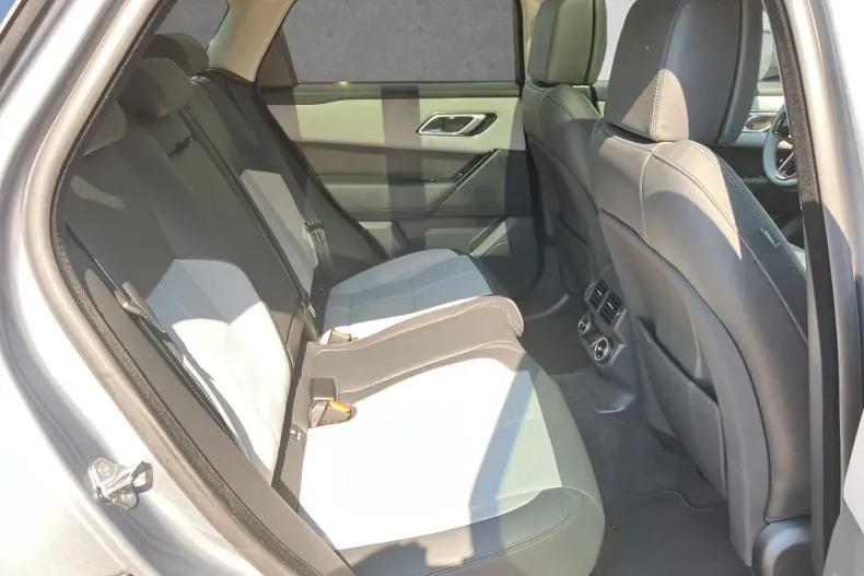 Land Rover Range Rover Velar din 2024 cu 2.500 km - oferta LAN163731 - foto 5