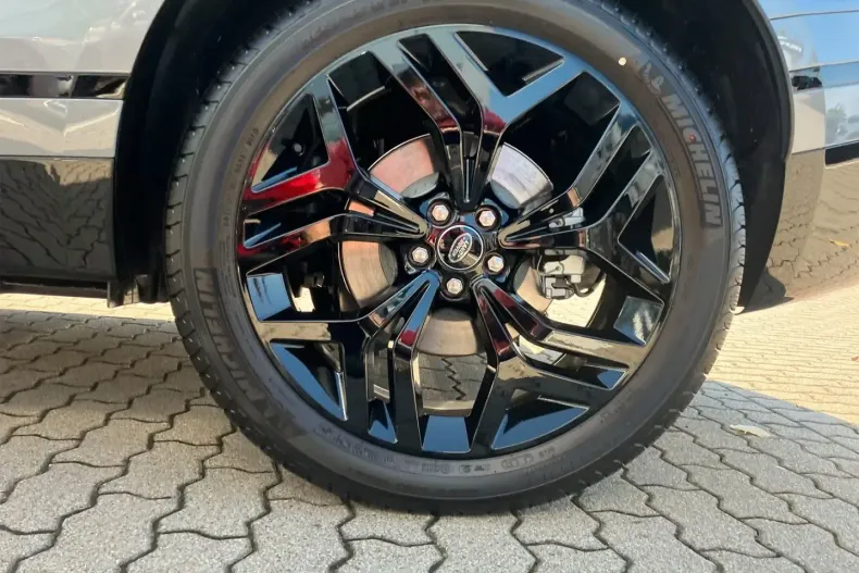 Land Rover Range Rover Velar din 2024 cu 2.500 km - oferta LAN163731 - foto 9