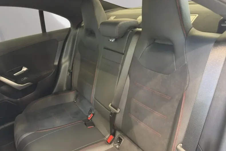 Mercedes-Benz CLA 220 din 2024 cu 16.900 km - oferta MER163732 - foto 6