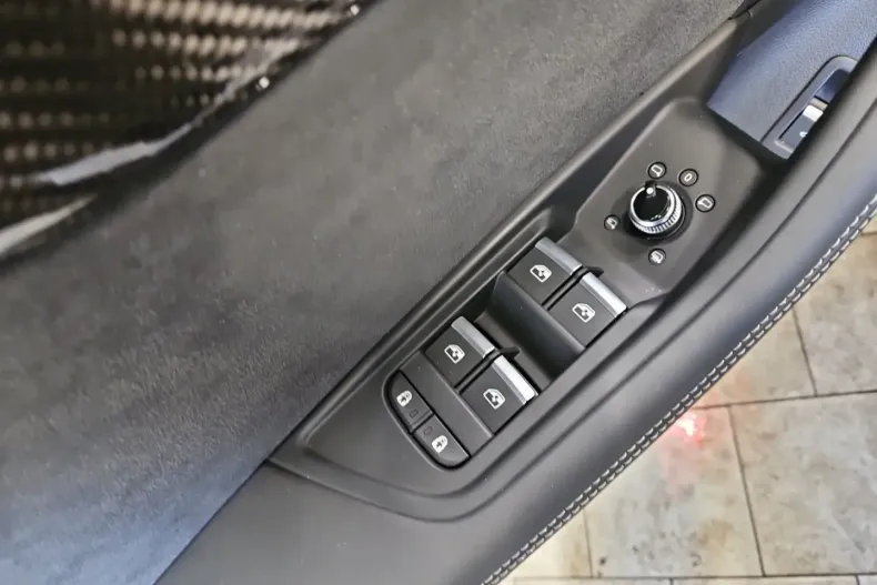 Audi RS4 din 2024 cu 7.487 km - oferta AUD163740 - foto 4